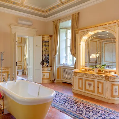 Sleeps 30 Pool Air Con Moltrasio