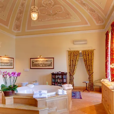 Sleeps 30 Pool Air Con