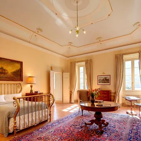 Sleeps 30 Pool Air Con * Moltrasio