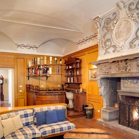 Sleeps 30 Pool Air Con * Moltrasio
