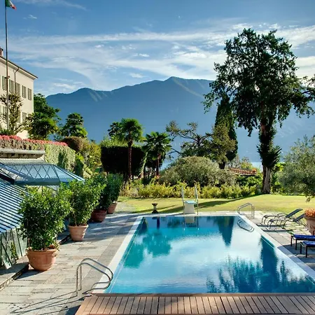 Sleeps 30 Pool Air Con Villa Moltrasio