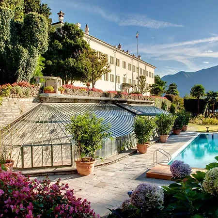 Sleeps 30 Pool Air Con