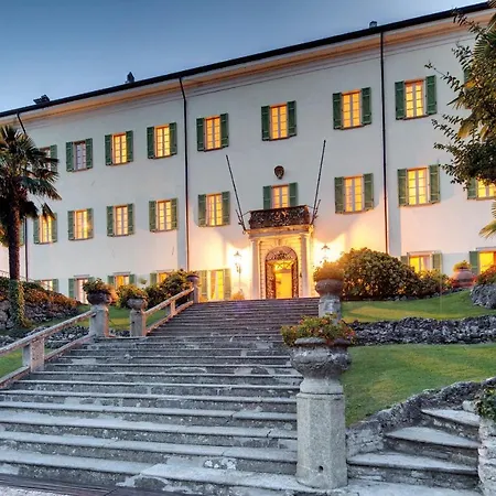 Sleeps 30 Pool Air Con Moltrasio
