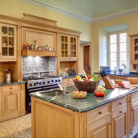 Sleeps 30 Pool Air Con Villa Moltrasio