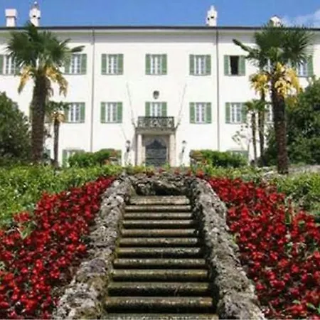 Sleeps 30 Pool Air Con Villa Moltrasio