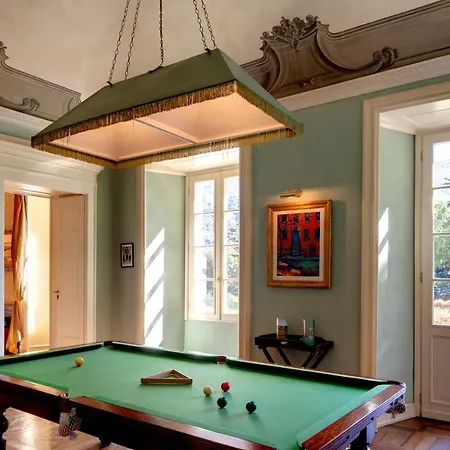 Sleeps 30 Pool Air Con
