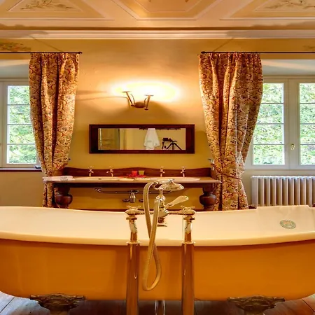 Sleeps 30 Pool Air Con Villa Moltrasio